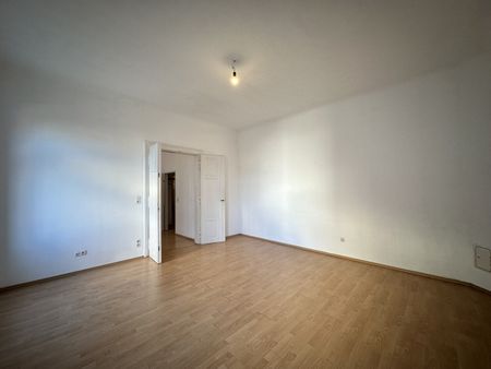 Sehr großzügige 3-Zimmer-Wohnung gegenüber der Kunstuniversität in Best Lage – WG geeignet – Provisionsfrei! - Photo 3