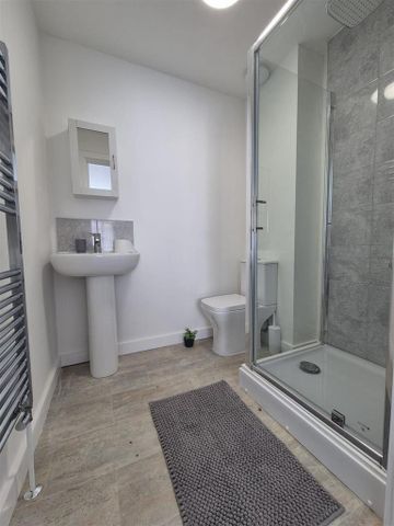 1 bedroom in a house share to rent - Photo 5