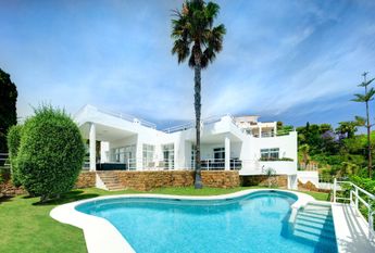 Villa with Sea Views for Rent in La Quinta Golf