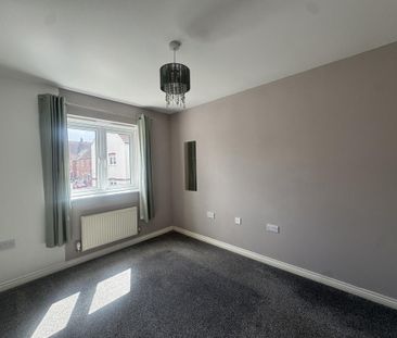 3 bedroom end of terrace house to rent - Photo 3