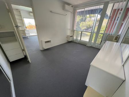 6/2 Victoria Street, Townsville City - Photo 2