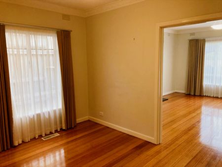 3 Bed, 1 Bath - Photo 2