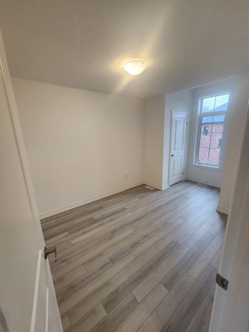 For Lease - 7432 Baycrest Common, Niagara Falls, Ontario - Photo 5