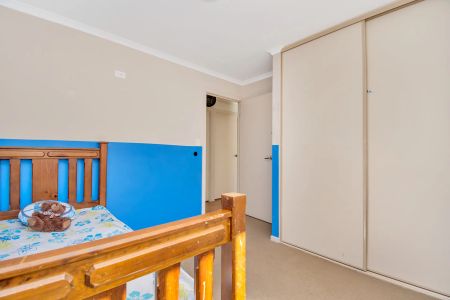 Three bedroom Two bathroom home in popular locale - Photo 5