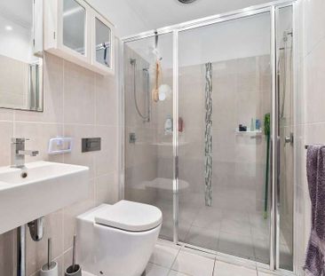 Well located unit in Woree - Photo 4