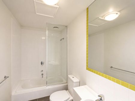 Modern Two-Bedroom Apartment with Spacious Balcony - Photo 5