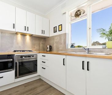 Prime Apartment Living in Vibrant St Kilda East! - Photo 1
