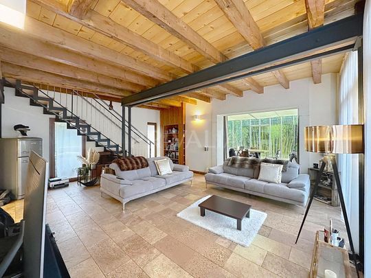 A charming renovated barn set in a green location - Photo 1