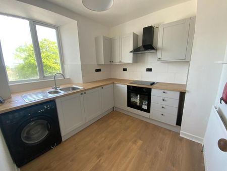 2 bedroom flat to rent - Photo 2