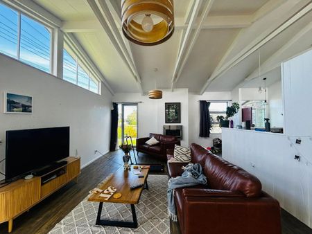 Modern comfort in Springvale - Photo 3