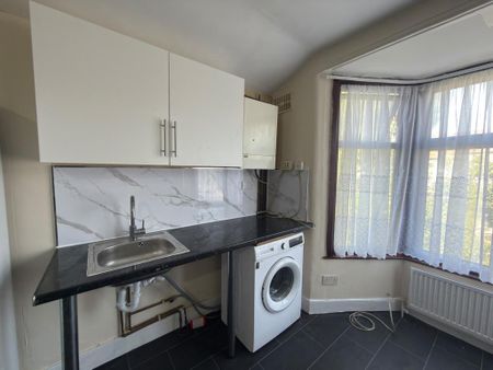 2 bedroom flat to rent - Photo 4