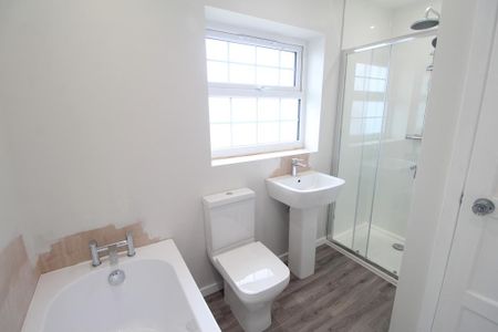3 bedroom semi-detached house to rent - Photo 4