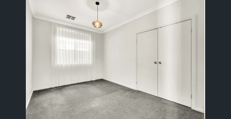 Stunning Home in Prime Warradale Location - Photo 3