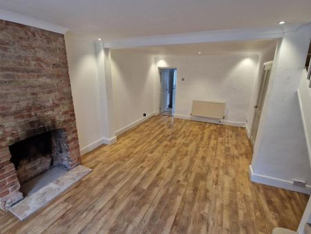 3 bedroom semi-detached house to rent - Photo 2