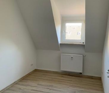 Gut gewohnt zum kleinen Preis! Bezugsfertige DG-Wohnung in Unser Fr... - Photo 1