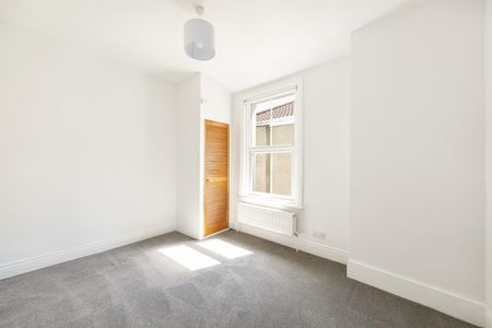 4 Bed House - Photo 5
