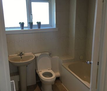 3 Bed Flat, Napier Place, G51 - Photo 2