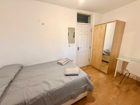 4 Bed Maisonette, Malcolm House, N1 - Photo 5