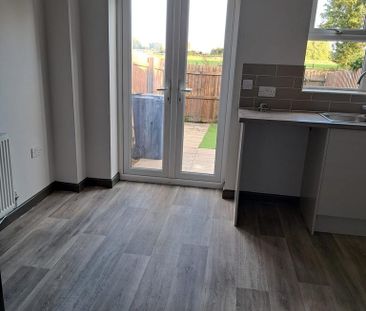 2 bedroom property to rent - Photo 1