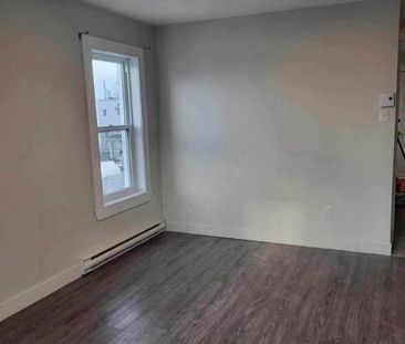 Beau 2 1/2, style Studio, plein centre de Valleyfield, à 2 pas du C... - Photo 2