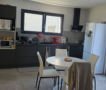 Location Appartement 3 pièces 68m² - Photo 2