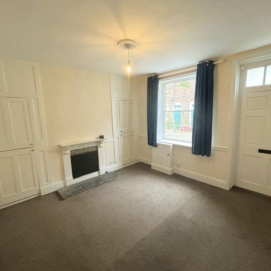 Terraced House to rent on - Photo 1