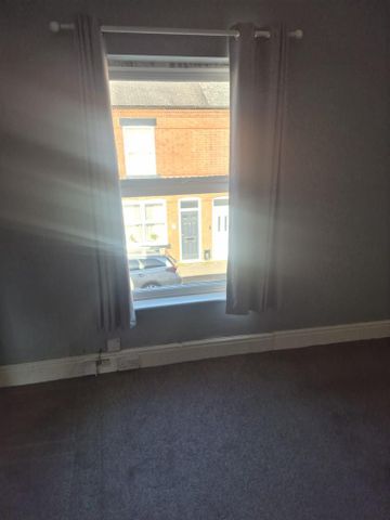 2 bedroom semi-detached house to rent - Photo 4