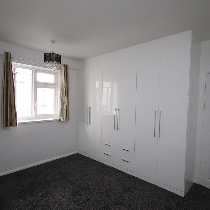 2 bedroom Flat to let - Photo 1