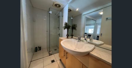 Beautiful Centrally Located One Bedroom Apartment - Photo 3
