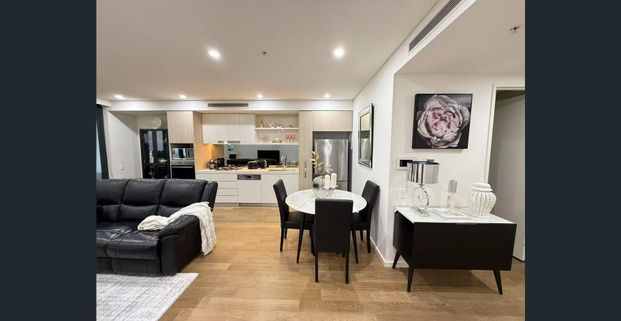 Stylish City-Fringe Living with Private Terrace ** FULLY FURNISHED, BILLS ARE NOT INCLUDED ** - Photo 1