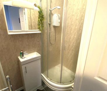1 bedroom in a house share to rent - Photo 5