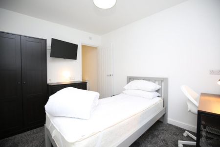 1 bedroom in a house share to rent - Photo 4