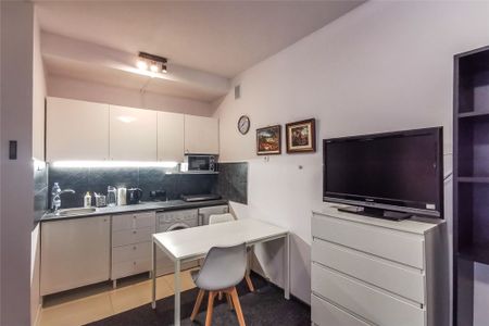 Kawalerka w centrum na wynajem, niskie opłaty - Photo 5