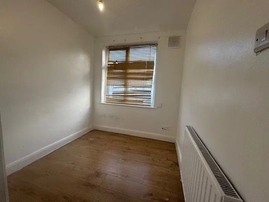 Four bedroom family house - dagenham - Photo 1