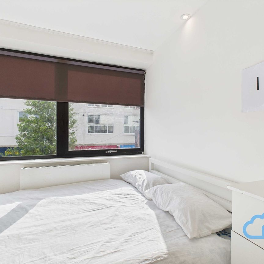 RM1 Eastmead | Farnborough | GU14 7SA - Photo 1