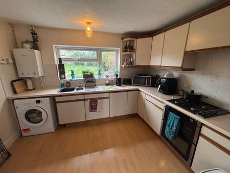 3 bedroom semi-detached house to rent - Photo 5