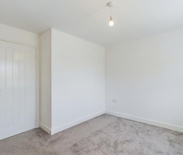 3 bedroom detached house to rent - Photo 2