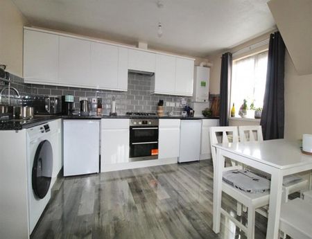 3 Bedroom Apartment To Let - Photo 4