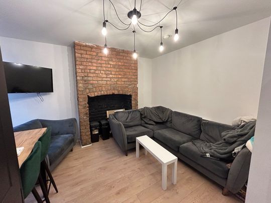 4 Bed Terraced House, Cedar Grove, M14 - Photo 1