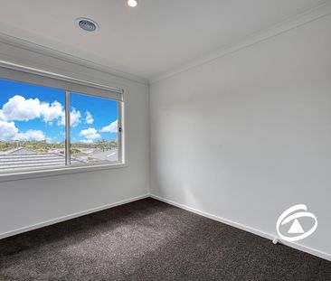 35 Allan Close, 3810, Pakenham Vic - Photo 2