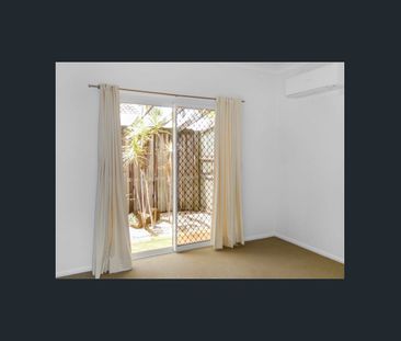 Spacious Family Retreat in Prime Location - Photo 4