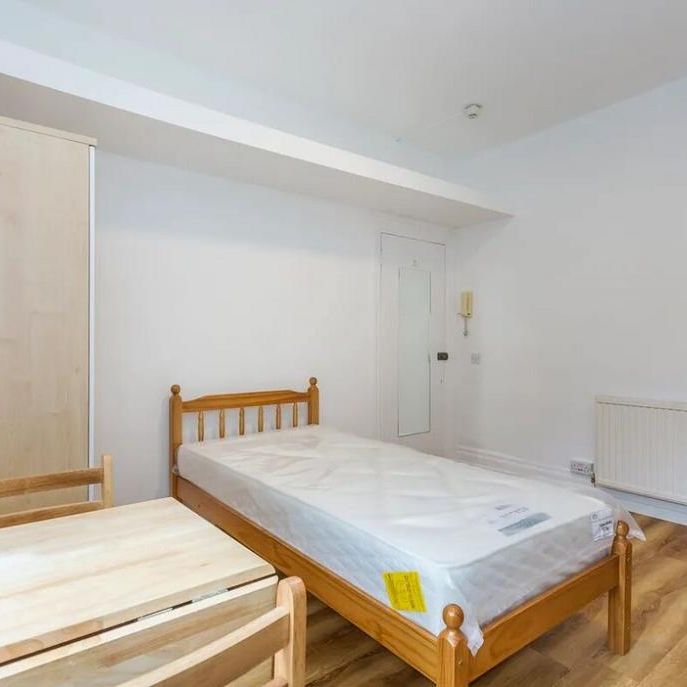 Studio to rent - Photo 1