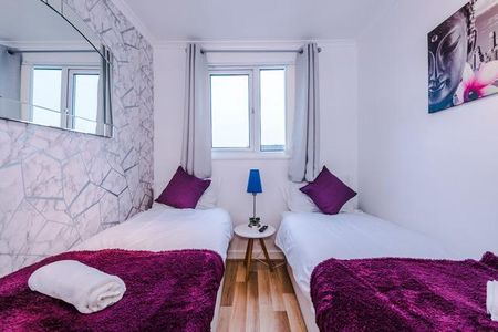 5 bedroom semi-detached house to rent - Photo 4