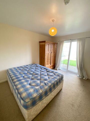 4 bedroom semi-detached garage/parking space to rent - Photo 3