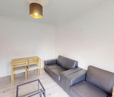 4 bedroom semi-detached house to rent - Photo 4