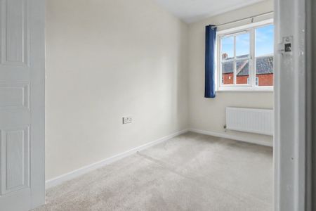 2 bed terraced house to rent in Old Forge Drive, Northampton, NN6 - Photo 2