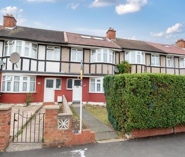 4 bedroom house - mid terrace - Photo 3