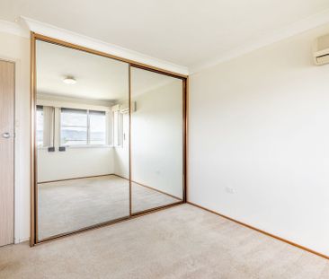 Three Bedroom Home With Water Views! - Photo 4