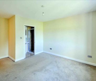 4 bedroom semi-detached house to rent - Photo 2