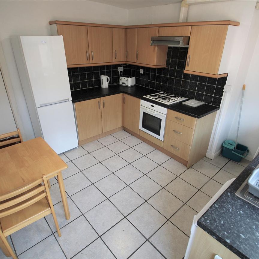Burley Lodge Road, Hyde Park, LS6 1QP, Leeds - Photo 1
